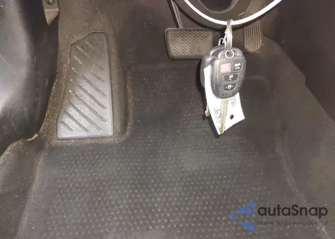 2018 Toyota Corolla Le z USA, uszkodzony, nr VIN 5YFBURHE8JP783237